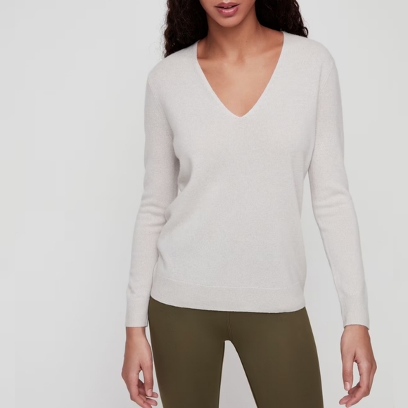 BABATON Luxe Cashmere V Neck Sweater Grey Aritzia XS - Picture 3 of 10